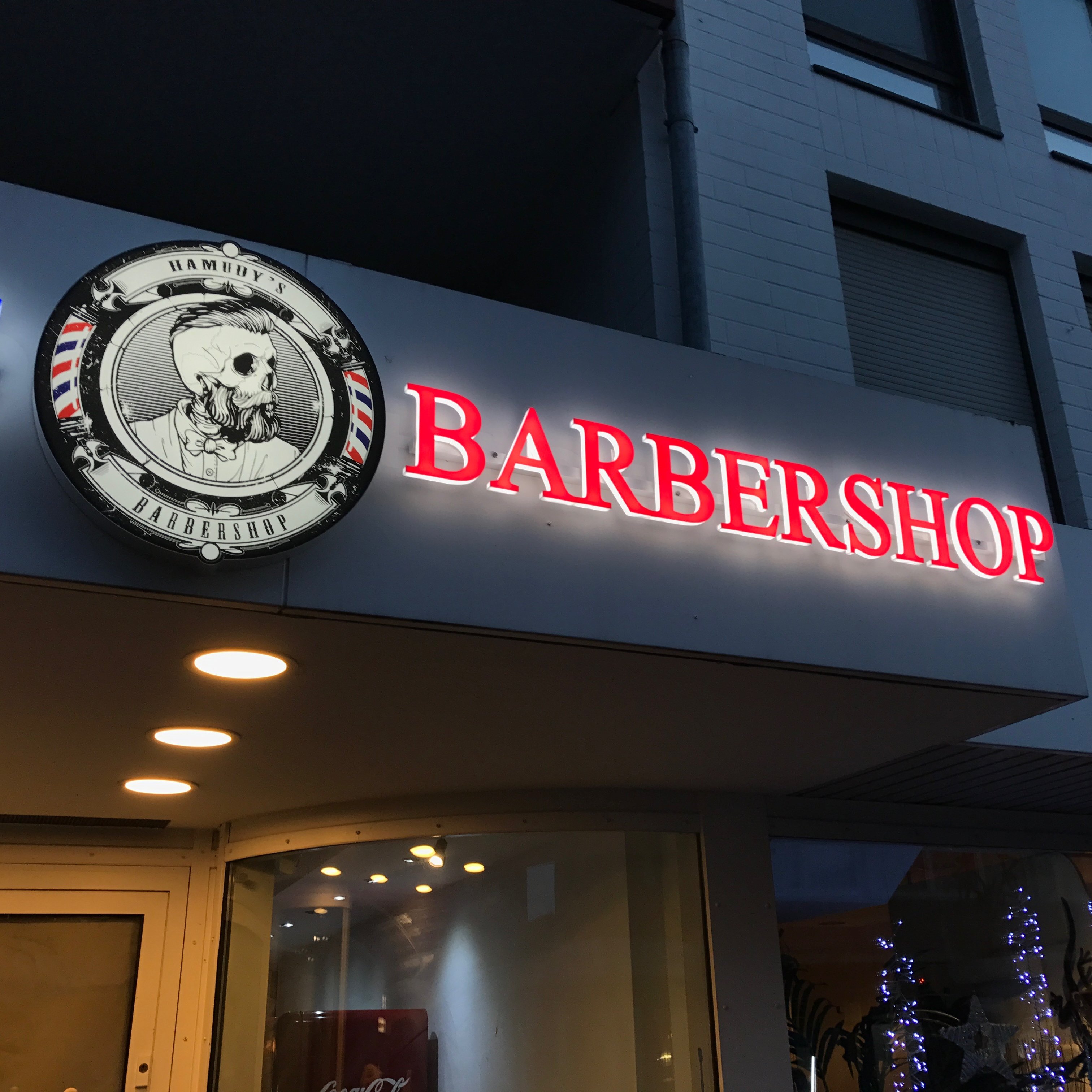 verlichte letters Barbershop rood met wit