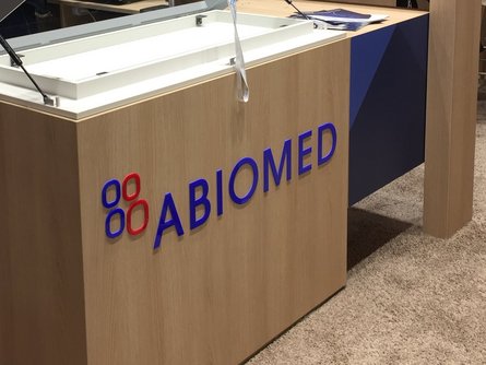 [Translate to German:] Abiomed acrylaat gevelletters