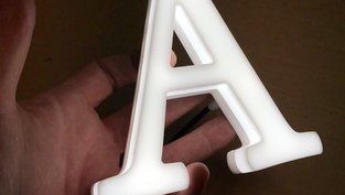 Verlichte LED letters A: wit